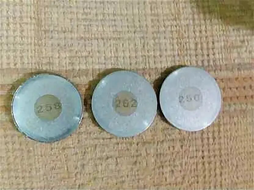 Регулировочные шайбы suzuki bandit 1250. Шайба регулировочная. Регулировочные шайбы клапанов ваз 2108. Шайбы толкателей клапанов. Регулировочные шайбы клапанов 27мм.