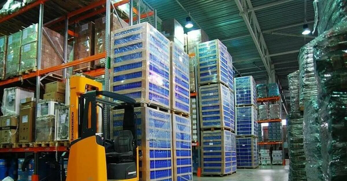 Склад фтс. Таможенный склад. Таможенный контроль. Таможенная деятельность. Таможенный работник.