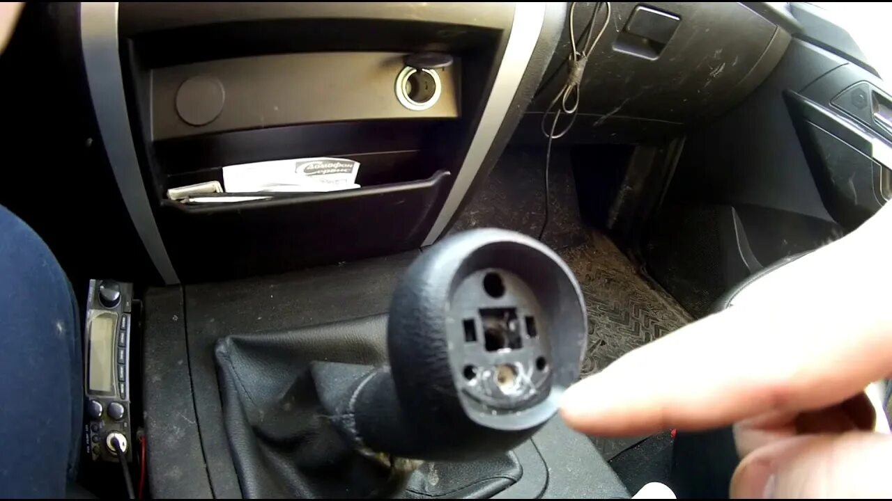 Рычаг раздатки уаз патриот. Набалдашник рычага кпп нива. Как снять ручку кпп уаз. Рукоятка акпп уаз патриот. Набалдашники на рычаги переключения передач нива 4х4.