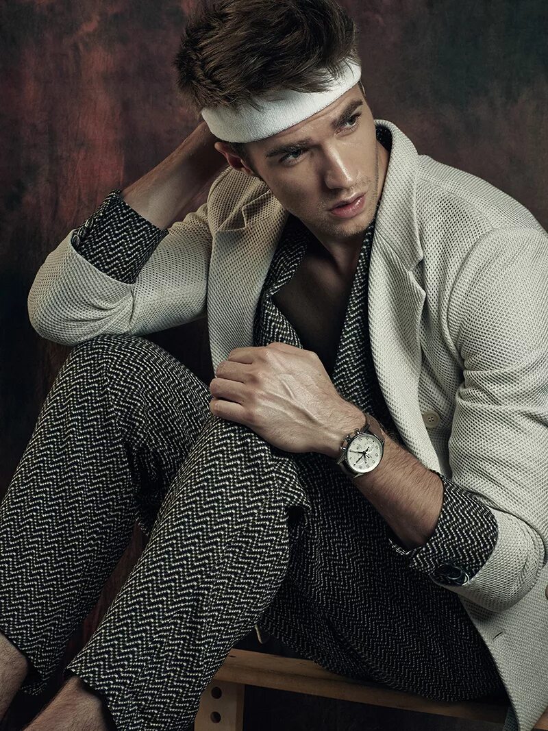 Мужчина апреля. Harper's Bazaar men. Bazaar man. Men April Lookbook kreslo.