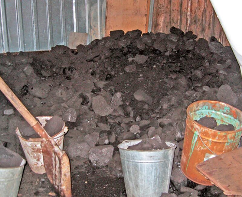 Ведро для угля. Взять ведро угля. Куда можно использовать угольную пыль. Ведро угля фото.