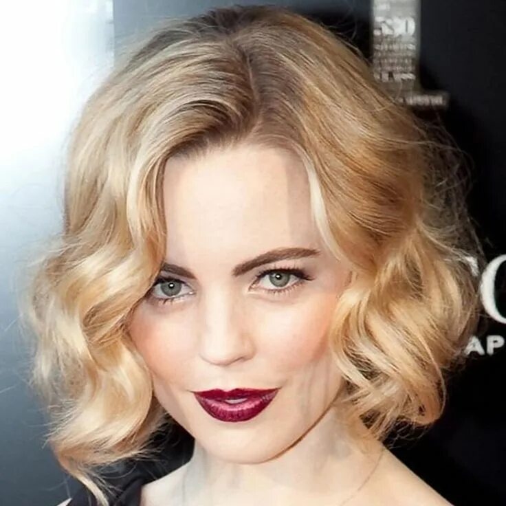 Short Angled Bob Wavy Hair Beach Waves Bohemian Hair Blonde Highlights Lowlights