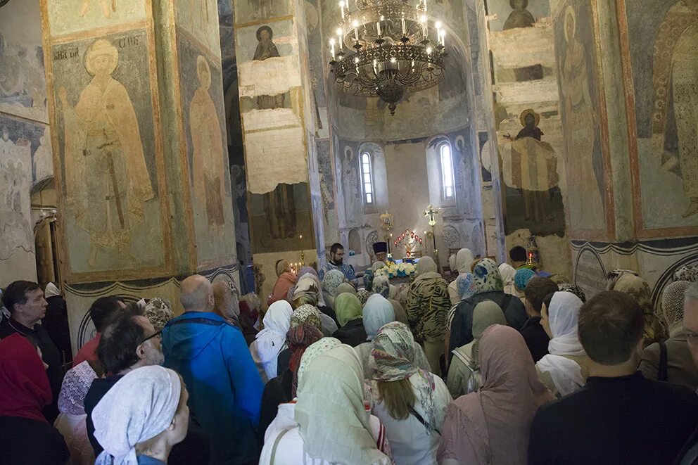 Исцеление храма. Иконы в храме. Вокруг Спасо-Преображенского собора. Преображенская Церковь.