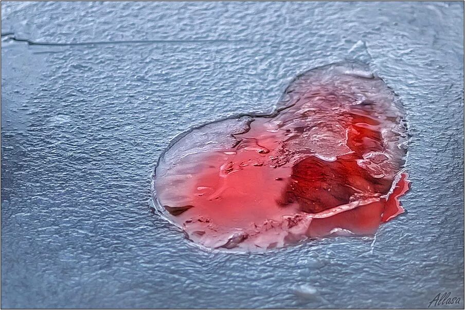 В тепле сердце в льдах. Замерзшее сердце. Сердце во льду. Ледяное сердце. Сердце заледенело.
