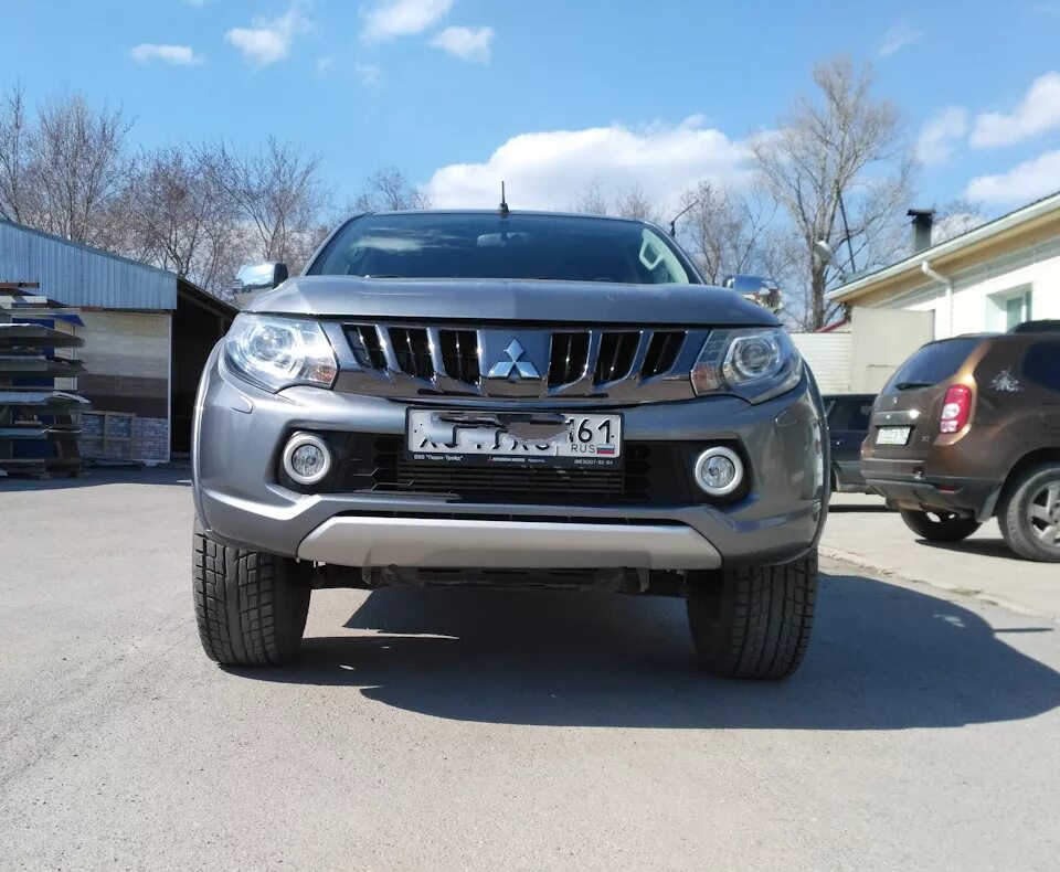 Шины l200 mitsubishi. Mitsubishi l200 5. Mitsubishi l200 32 колеса. L200 на 32 колесах. Mitsubishi l200 5-го поколения.