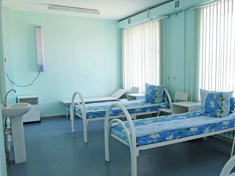 Детская стационарная больница. Дневной стационар. Палата дневного стационара. Кровати для дневного стационара. Больница с голубыми стенами.