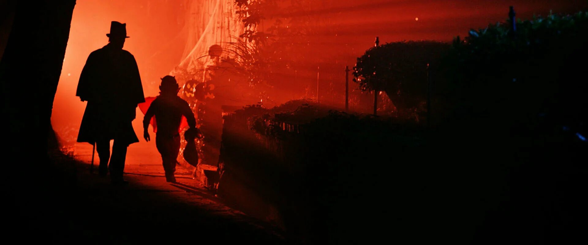 фантастические гигантские пауки. ужас город монстров. темное фэнтези. ночные призраки лавкрафт. город монстров фильм 2015.