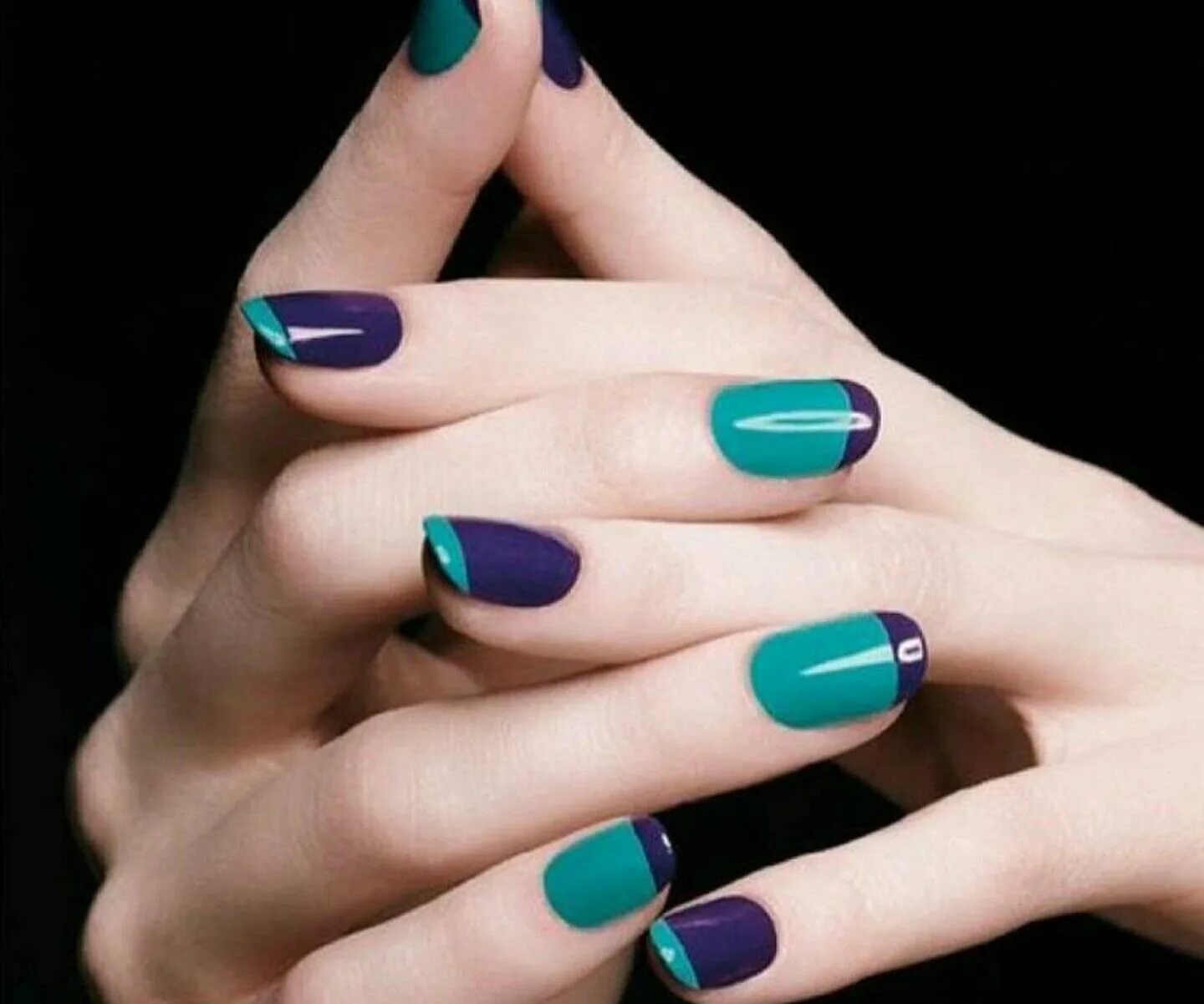 Ногти сине зеленого цвета. Шеллак синий с зеленым. Маникюр зелено голубой с блестками. Ногти сине зеленого цвета. Ногти сине зеленого цвета.