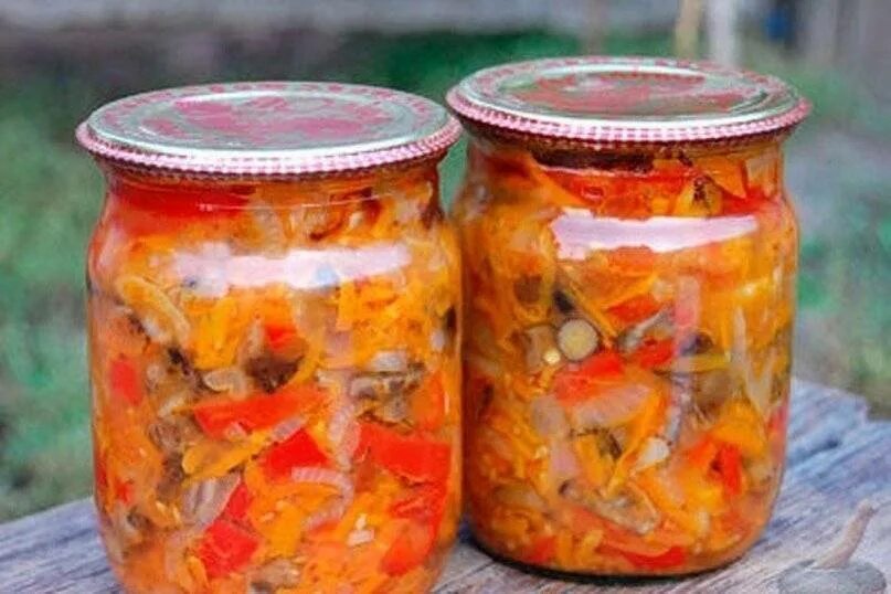 Капуста с грибами на зиму. Солянка грибная консервированная. грибная солянка на зиму. солянка грибная в банках. закрутка солянка с грибами.