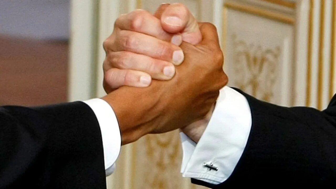 Как здороваются армяне. Как здороваются армяне. Как здороваются армяне. Приветствие в армении. Кавказцы целуются.