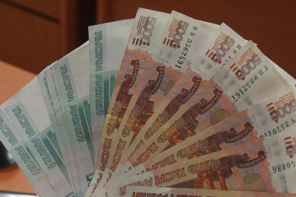 Пять миллионов рублей. Продам 40 тыс руб. Деньги в руке 20 тысяч р. 40 тыс рублей. Продам 40 тыс руб.