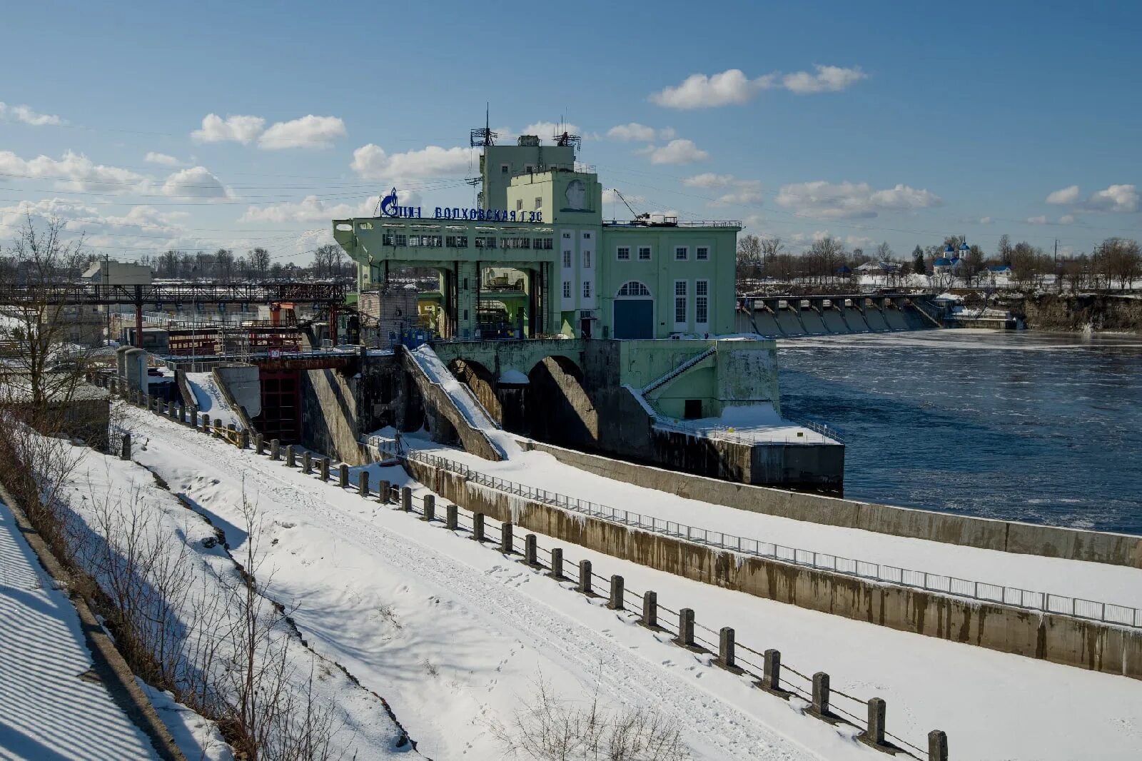 Волховская гэс 1941. Камеры волхов. Волхов шлюз. Веб камера золотая. Камеры волхов.