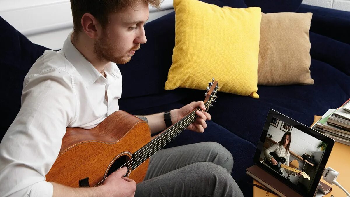 I learn to play the guitar