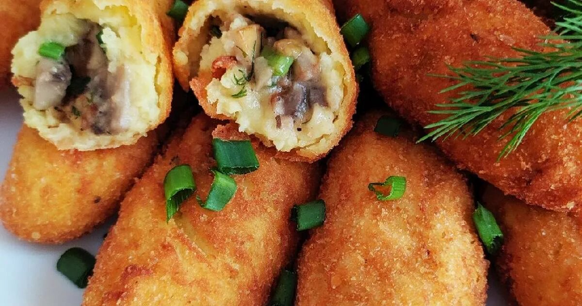 зразы картофельные с грибами. картофельные клезы с грибами. зразы картофельные с фаршем на сковороде. купаты, зразы. картофельные зразы с сыром.