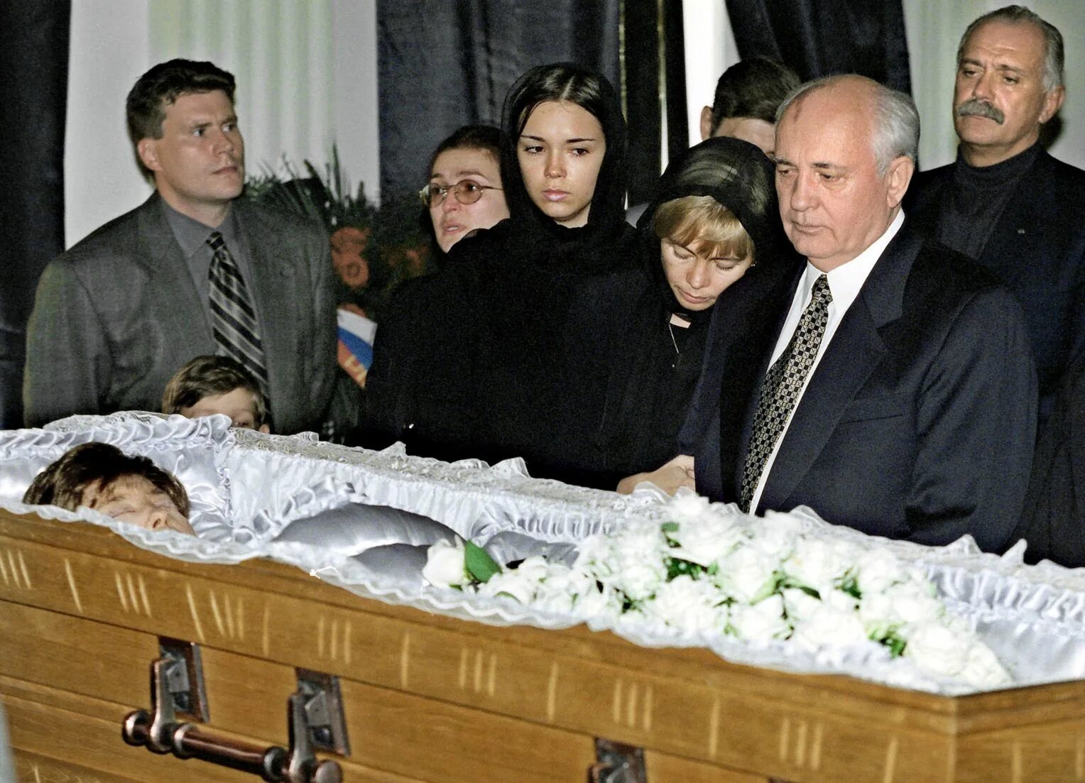От чего умерли известные люди. Похороны Раисы Горбачевой 23 сентября 1999.