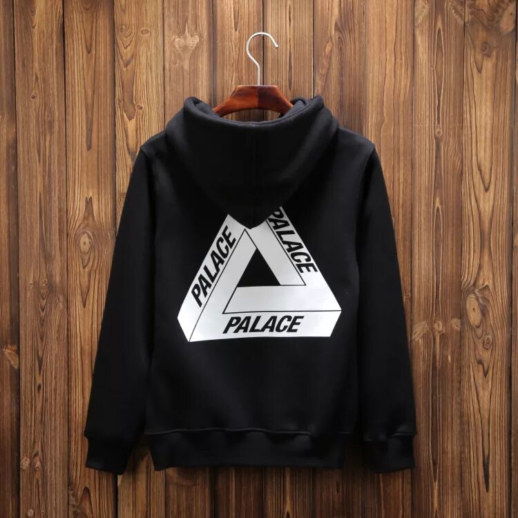 Футболка guess мужская ? logo. Худи palace skateboards. Бренды спортивной одежды. Бренд одежды треугольник. Бренд треугольник одежда.