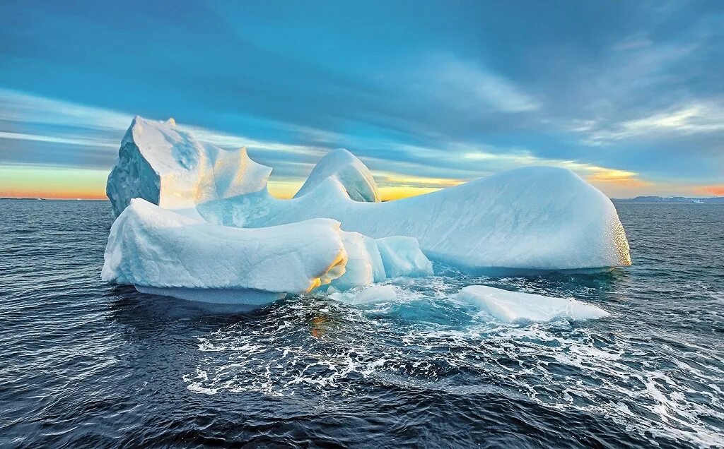 Iceberg. Ледники Атлантического океана. Айсберги в Атлантическом океане. Плавающий Айсберг. Атлантический океан в антарктиде