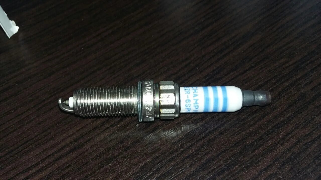 Свечи на х5 е53 4. 0 бмв. Свечи бош на бмв м20б25. Свеча бмв х5. Свечи бмв бош старого образца.