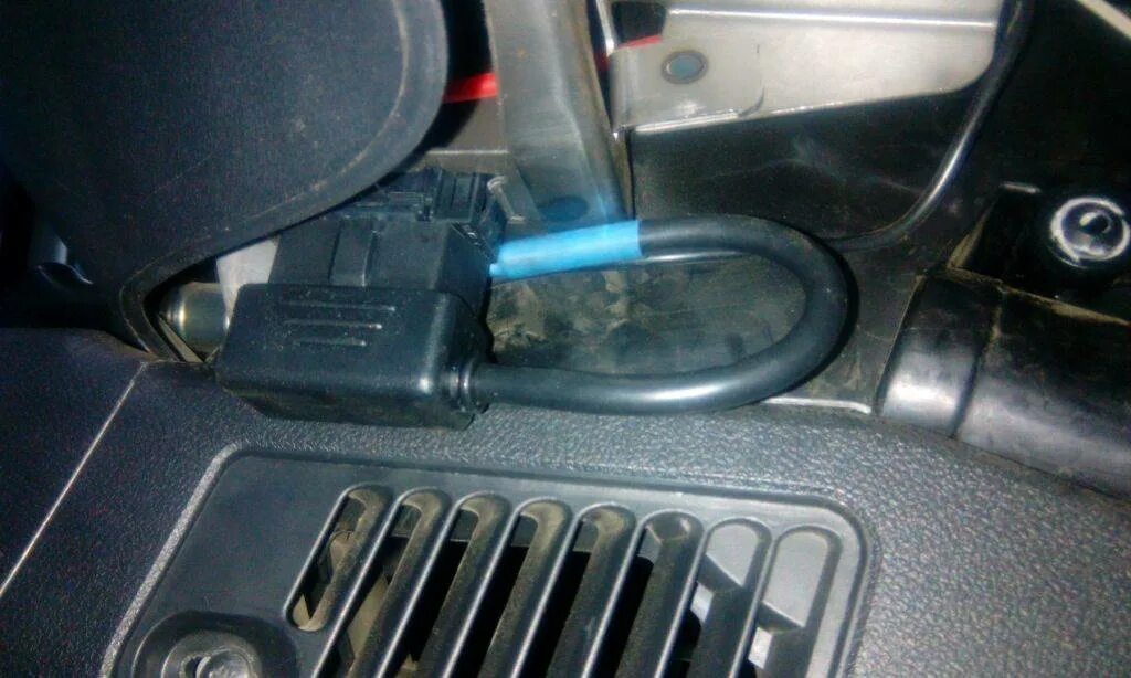 Где находится разъем для диагностики гранта. Разъем obd2 гранта кросс.