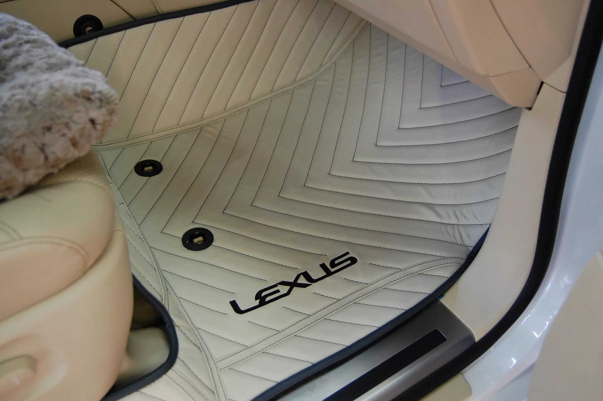 Ковры 3d для Lexus lx570. Лексус 570 коврики экокожа. Оригинальные коврики Lexus LX 570. 3d коврики Lexus LX 570.