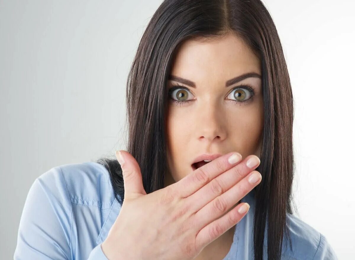 Н чем удивлять. Ты меня удивляешь продолжай. Девушка удивляется в красном. Н чем удивлять. Удивление картинки с надписями.