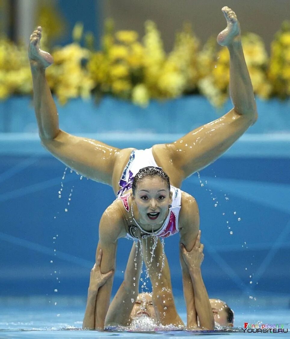Водная гимнастика. Водная спортсменка. Синхронное плавание 1984 олимпиада. Спортсменки по водным видам спорта. Плавание женщины.
