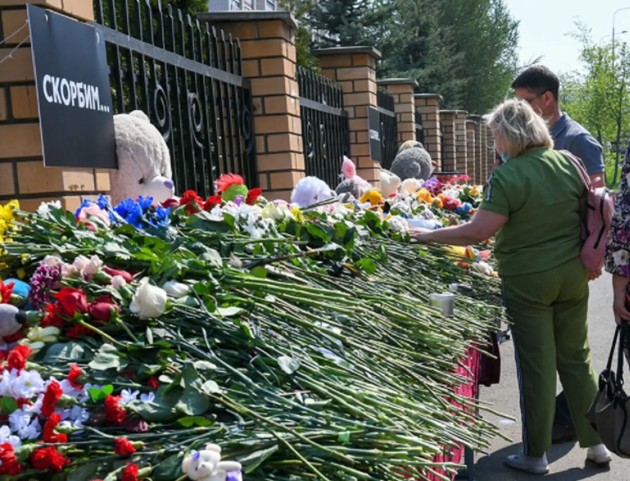 Какая трагедия произошла сегодня в москве. Казань школа трагедия 11.05.2021. Казань 175 школа трагедия. Казань трагедия в школе 2021.