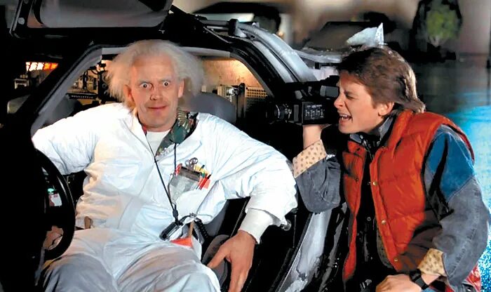 док и марти назад в будущее. назад в будущее фильм 1985. фильм "назад в будущее" роберта земекиса. назад в будущее марти макфлай и делориан. москва назад в будущее.