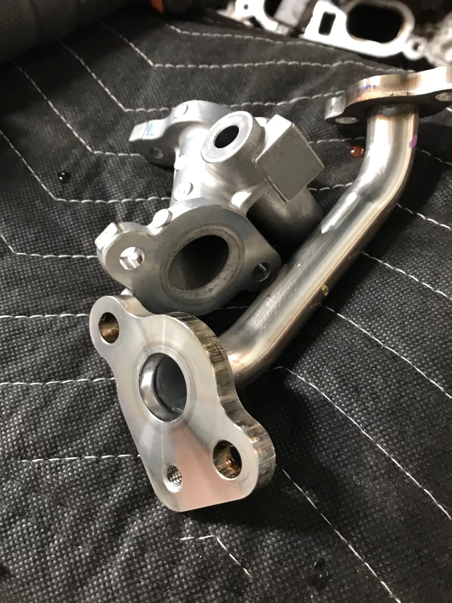 Егр клапан toyota prius alfa. Егр приус. Егр prius 11. Заглушка клапана egr prius 30. Егр приус.