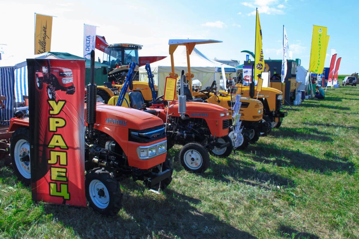 Минитрактор в красноярске с навесным оборудованием. Завод минитракторов. трактор магазин. трактор дом. агродом запчасти для минитракторов.