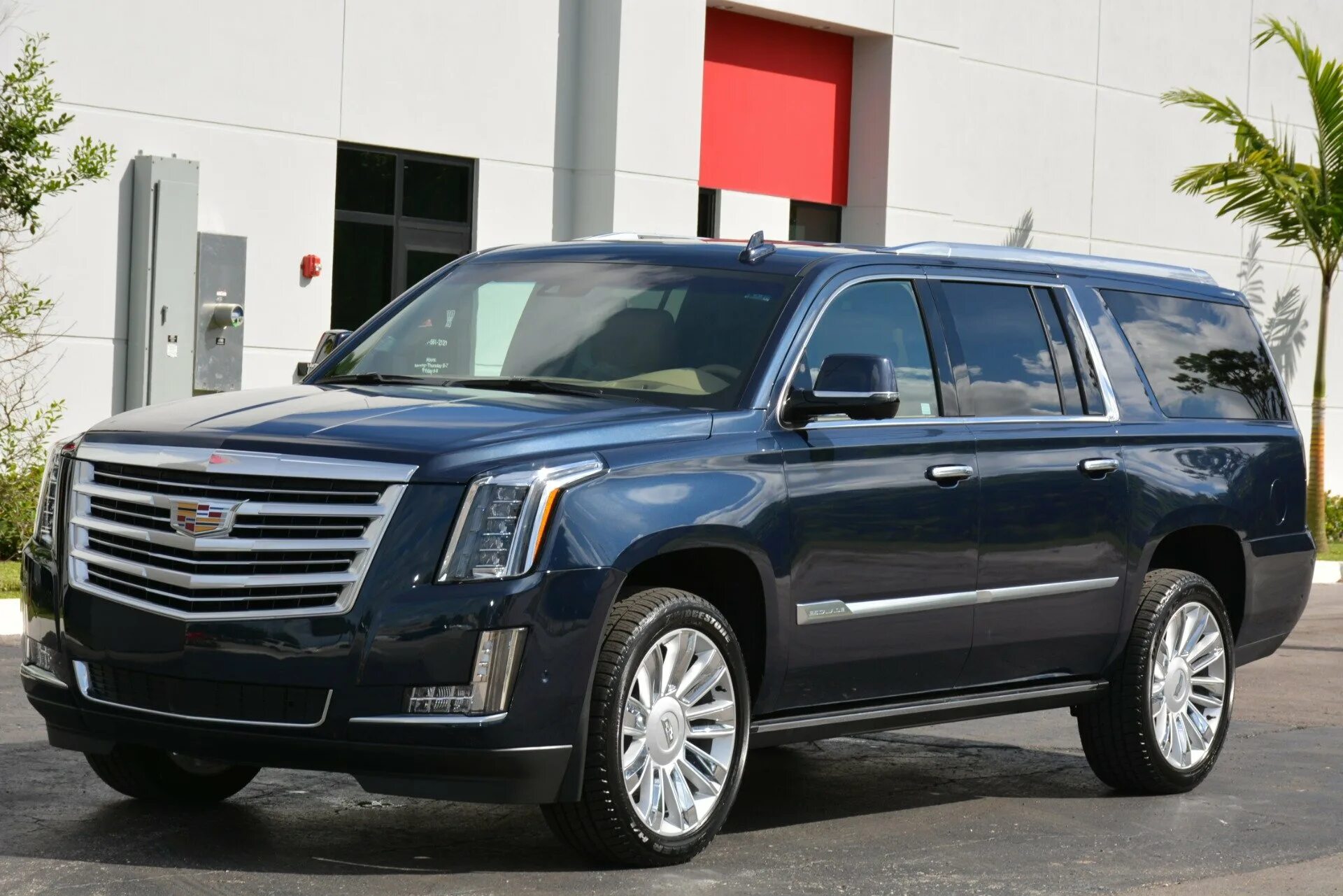 Кадиллак эскалейд 2018. Cadillac Escalade ESV. Cadillac Escalade ESV Platinum. Cadillac Escalade ESV 2018. Cadillac Escalade 2018 Platinum.