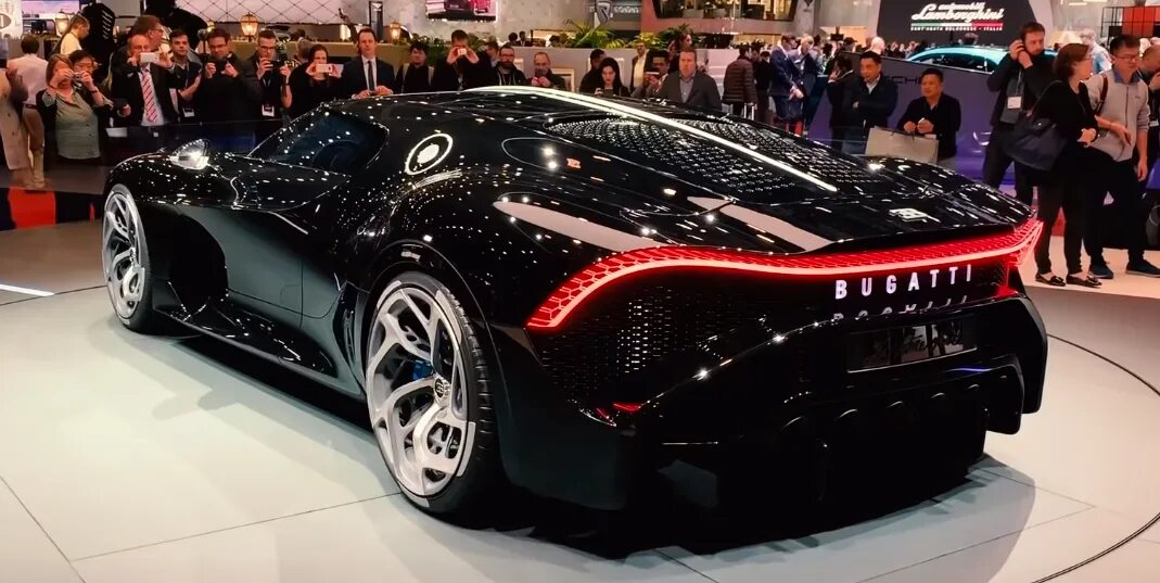 Стоит бугатти дива. Bugatti diva 2025. бугатти дива 2025. бугатти дива черная. новый bugatti diva.