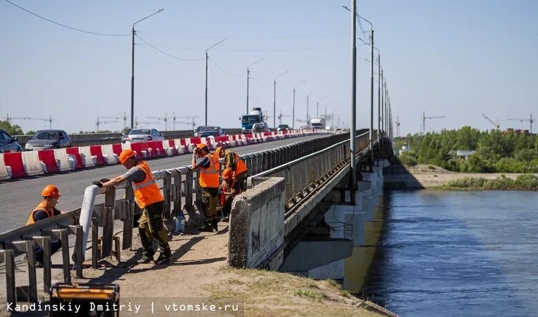 Идти с бывшим по мосту. Томск мост. Коммунальный мост Томск. Ремонт моста. Коммунальный мост Томск новости.