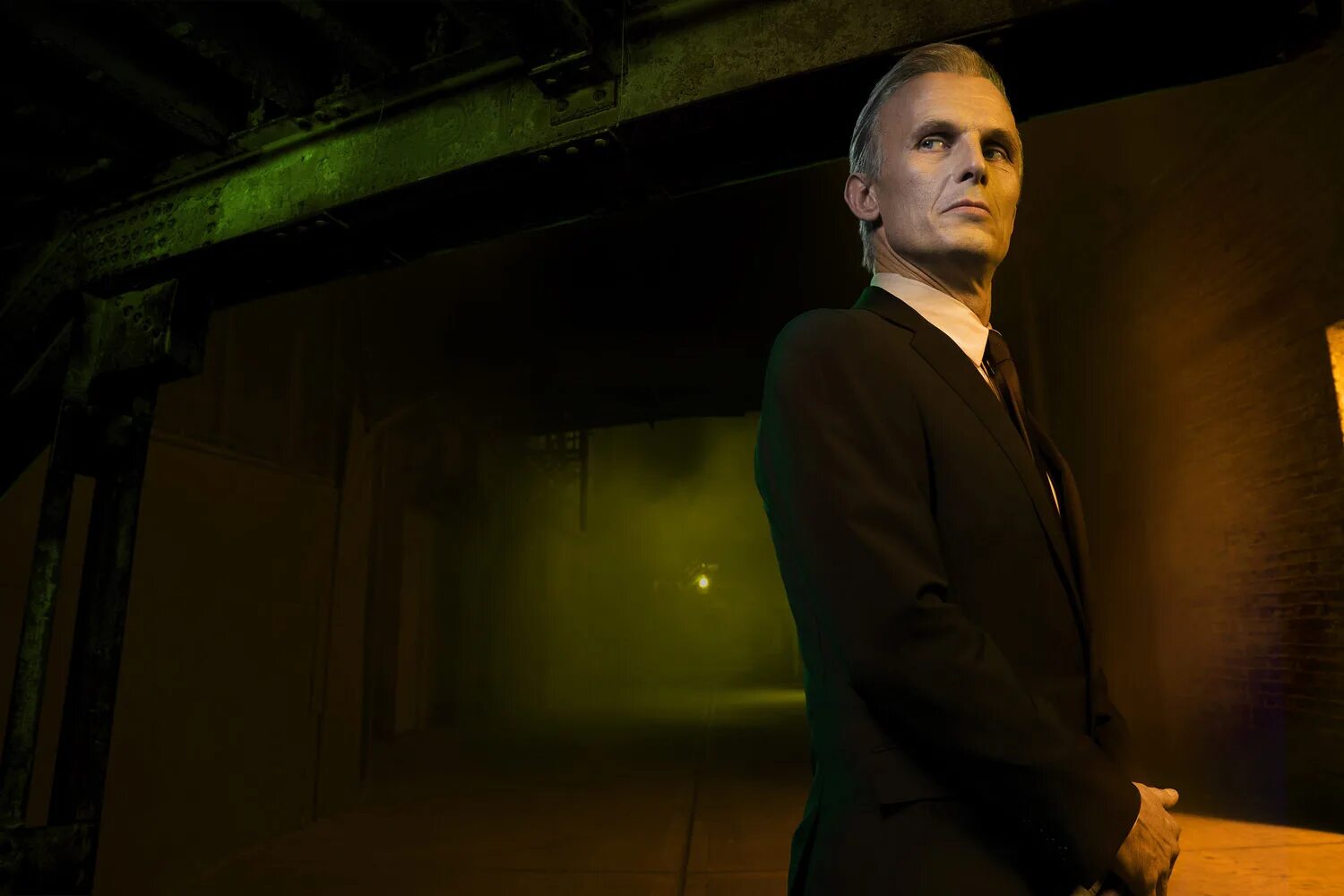 Рихард заммель штамм. Штамм сериал абрахам сетракян. The strain. Томас эйхорст штамм. The strain.