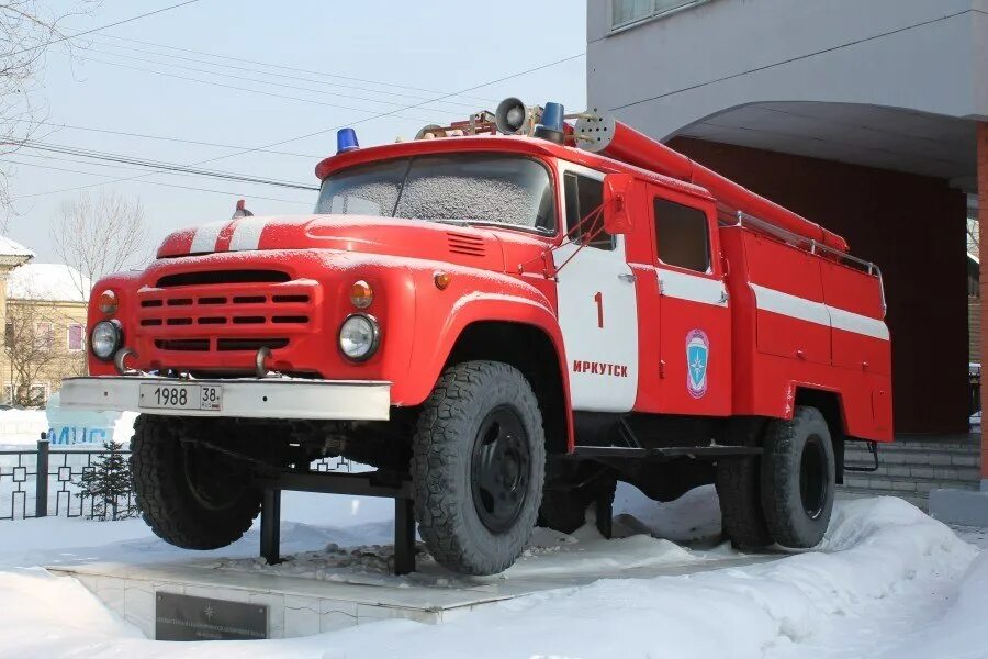Пожарный зил 130 ац 40. Пожарная автоцистерна зил 130. Ац 130 пожарная. Ац 130 пожарная. Зил 130 сарлаб.