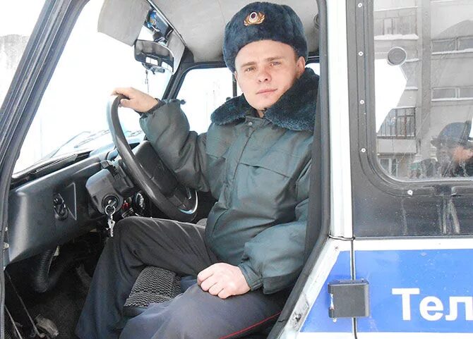 Девушки и дпс. Препарат таблетка водитель полиция. Женщина полицейский водитель. Полиция под прикрытием сша женщины. Женщина полицейский.