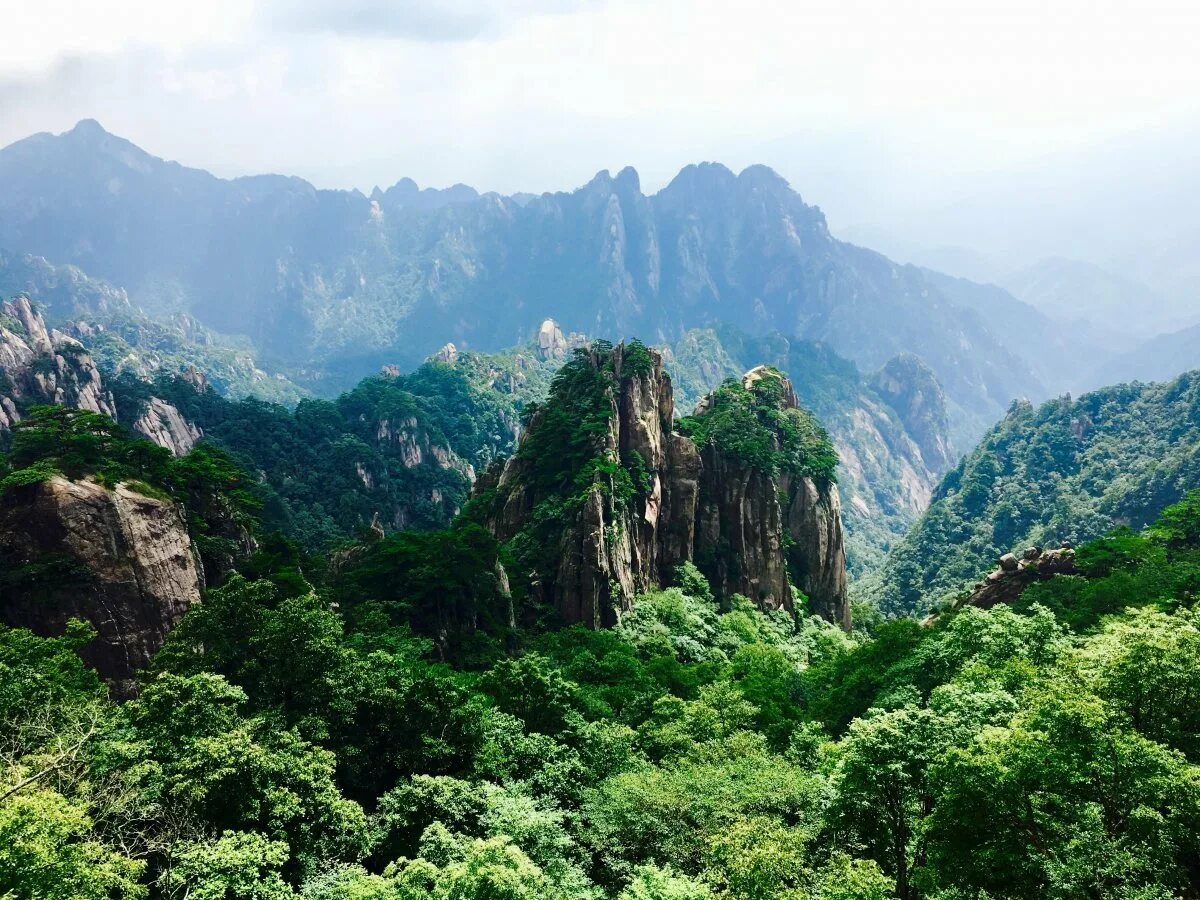 Основные горы китая. Национальный парк Хуаншань в Китае. Хуаншань Китай горы Хуаншань. Национальный парк Юй Шань Тайвань. Китай горы Mountain.