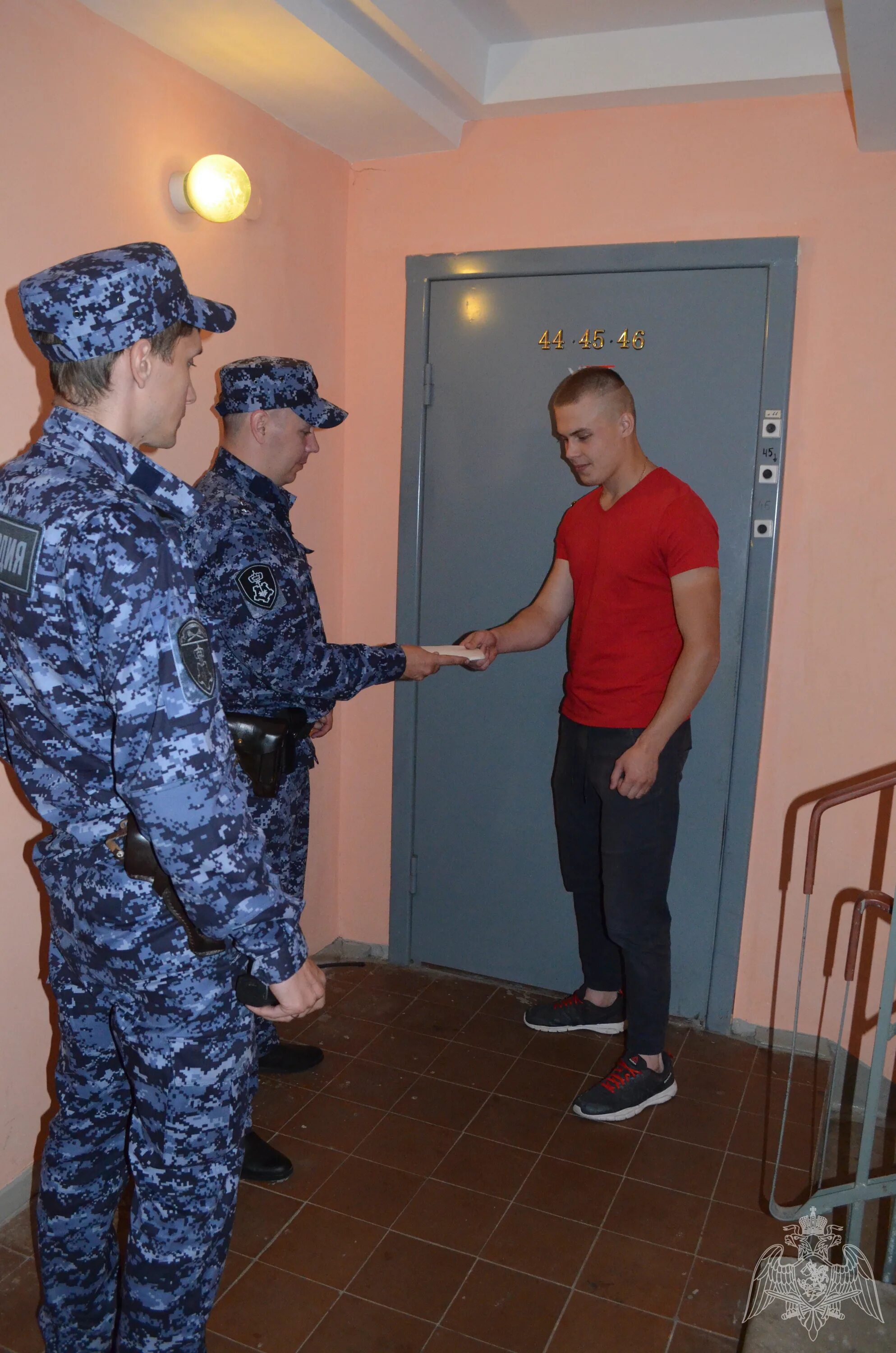 Автомобили росгвардии фото. Уво росгвардия москва. Вневедомственная охрана москва росгвардия. 9 мая росгвардия. Раскраска росгвардеец спас ребенка.