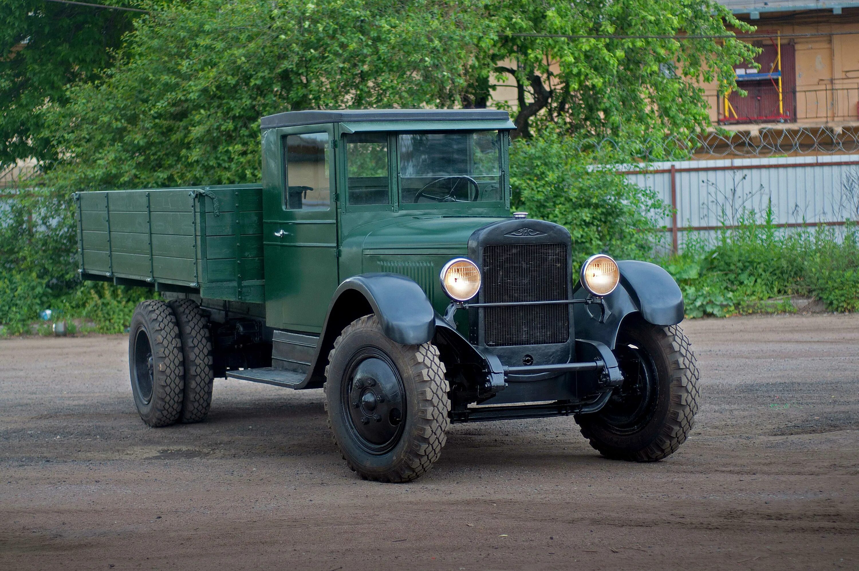 Герой полуторка. ЗИС 5. ЗИС-5 грузовой автомобиль. Грузовик ЗИС-5в. Грузовик полуторка ЗИС 5.