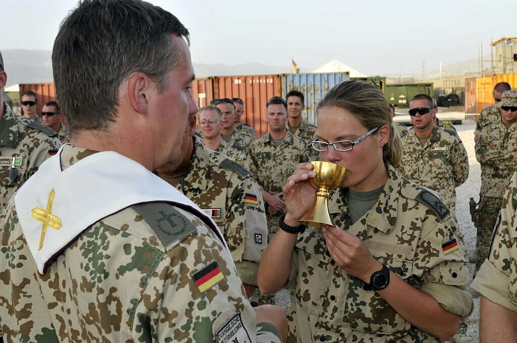 Военные капелланы в армии США. Капеллан США. Капелланы в армии ФРГ В Афганистане. Капеллан в вс США. Военный капеллан