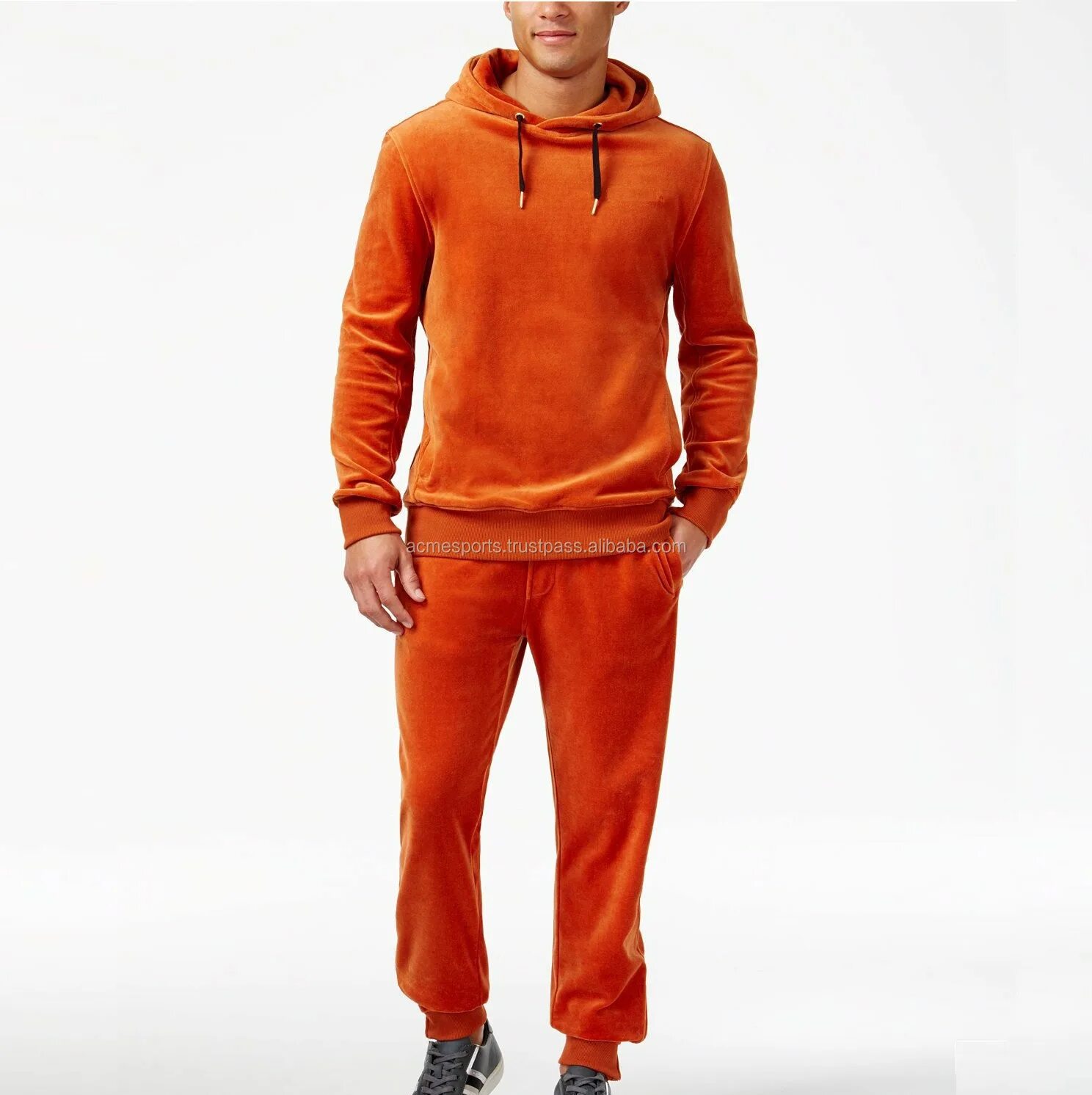 Оранжевый спортивный костюм. Велюровый спортивный костюм мужской Sean John. Sean John спортивный костюм. Оранжевый спортивный костюм мужской адидас. Велюровый костюм адидас мужской.