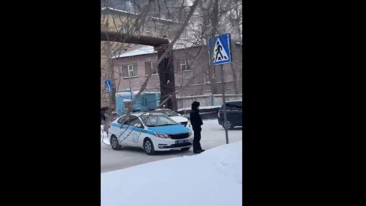 Полиция бердянска машины. Дубна заминировали школу. Мытищи школы заминировали. Школа 86 тольятти. Заминировали школу 72 в омске.