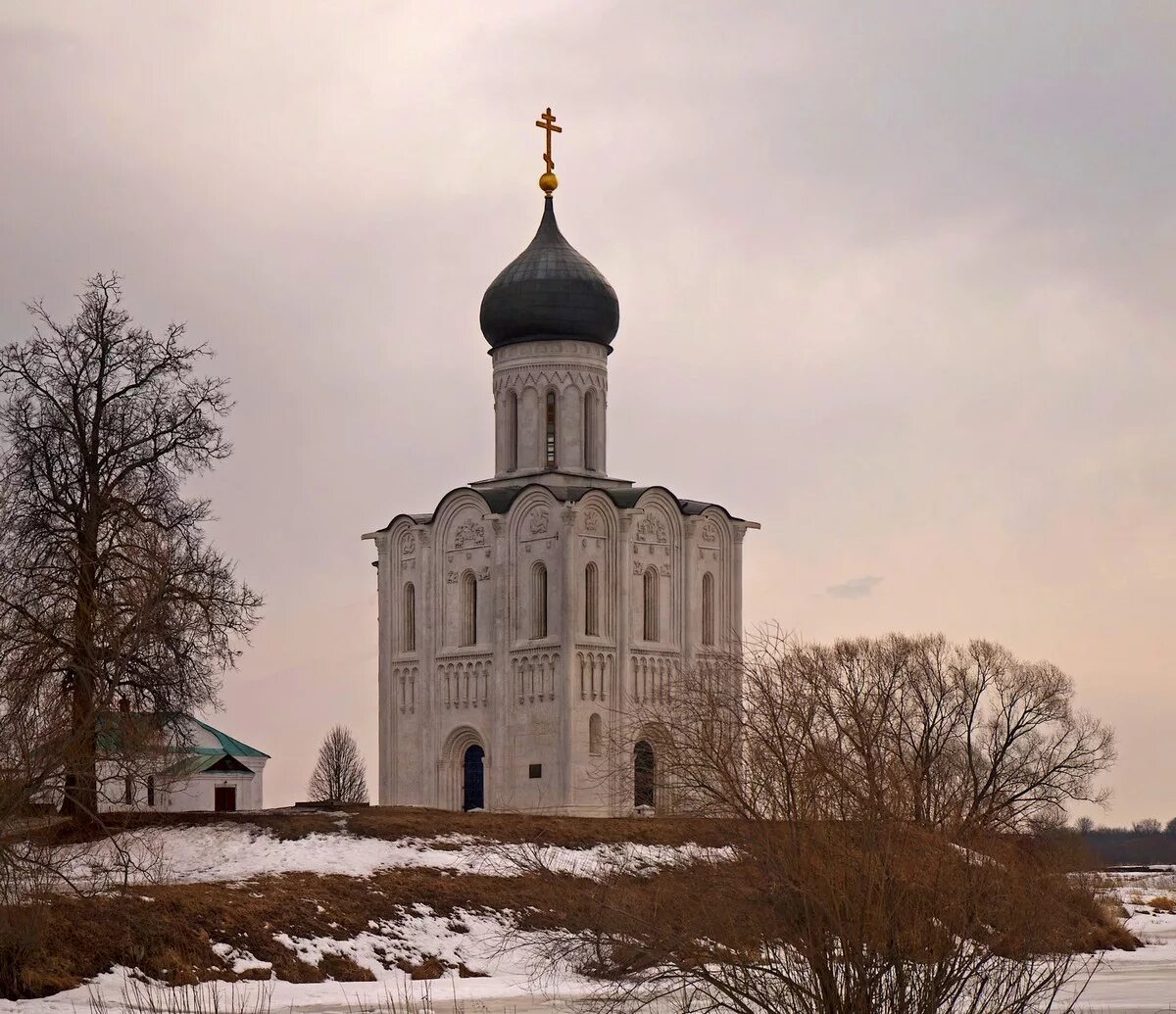 Первые це. Первые христианские храмы на Руси. Первая православная Церковь древней Руси. Каменные храмы древней Руси. Церковь Успения Божией матери в городе Великом Новгороде.