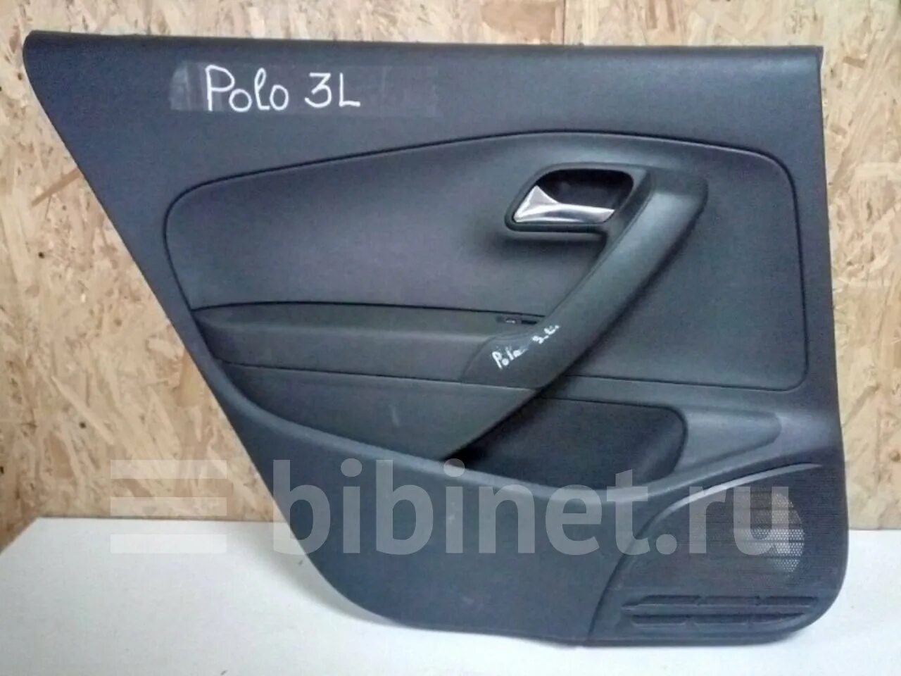Дверная карта polo sedan. Перетяжка карты дверей фольксваген поло седан 2011. Дверная карта поло. Фольксваген поло свет дверных карт. Обшивка дверей фольксваген поло седан.