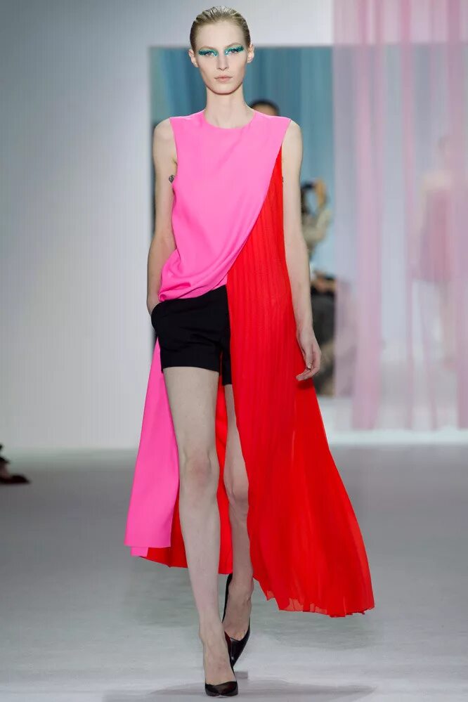 Асимметрия в одежде. Платье даша гаузер. Интересная одежда. Marni 2015. Асимметричная одежда.