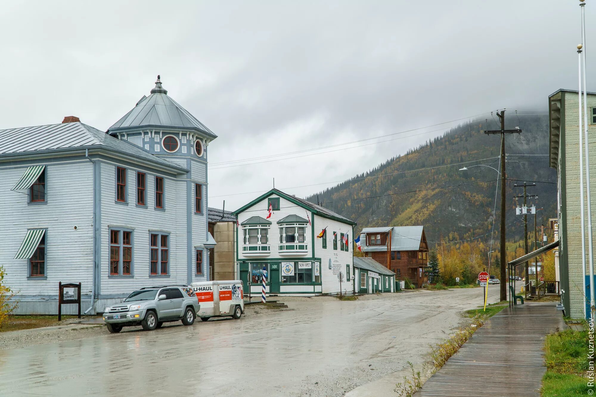 Улица аляски. Деревня Нинильчик, штат Аляска. Дома на Аляске. Деревня в США Аляска. Аляска улицы.