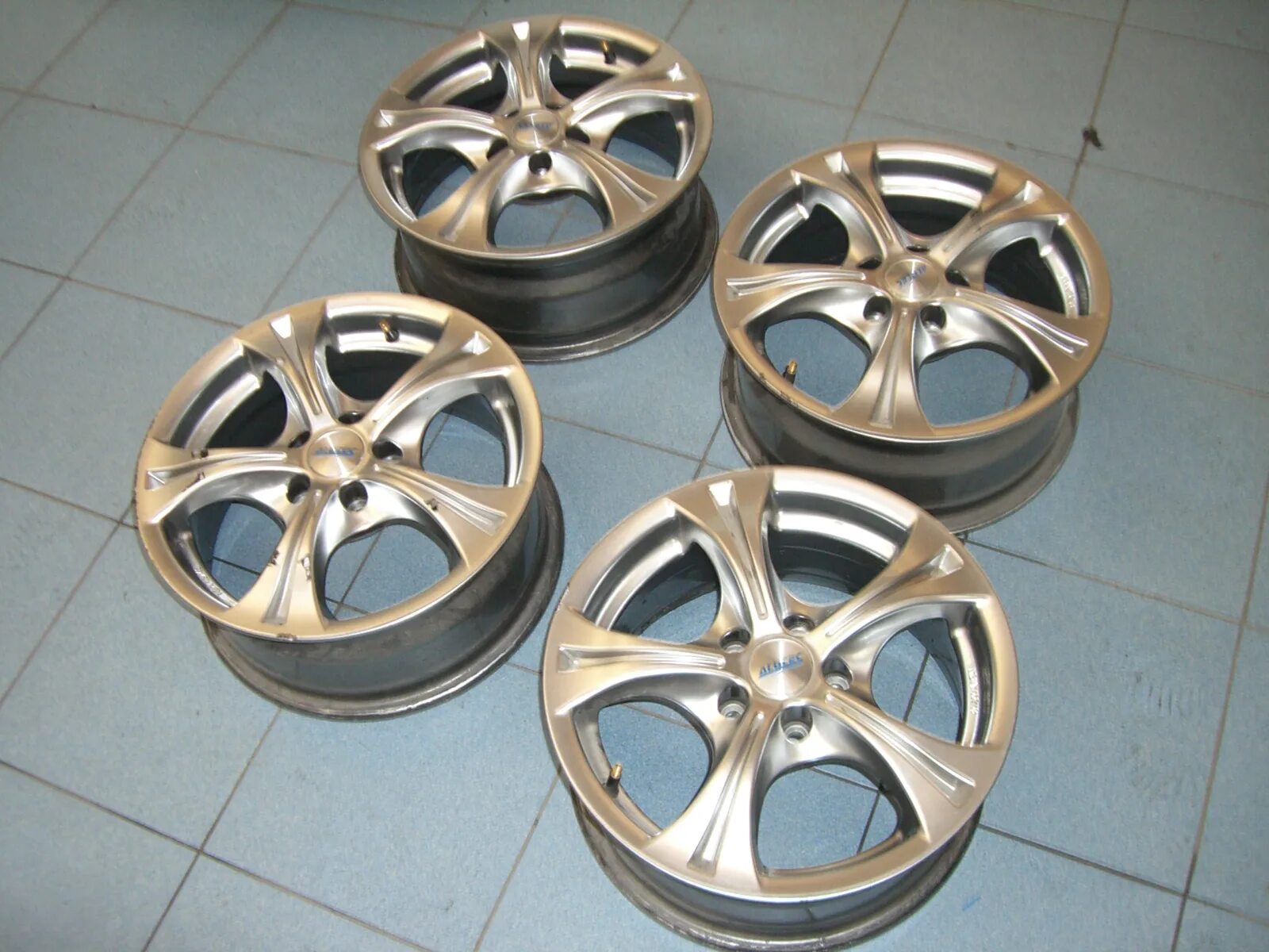 Диски Alutec r16. Alutec 5х100 r16. Диски Alutec r17 5х108. Диски Alutec r17 4x100. Купить б у литые диски на 16