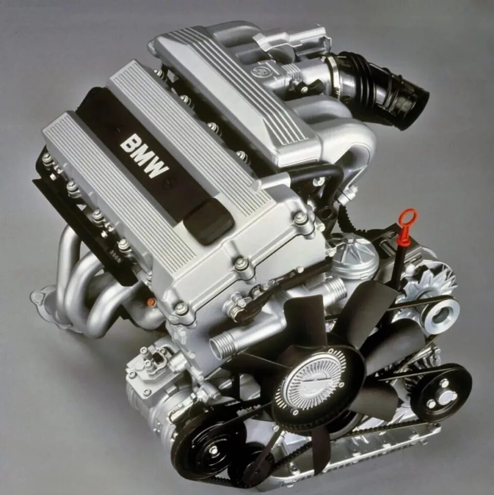 Двигатель автомобиля бмв. BMW m42. Мотор m42b18. Мотор BMW m42b18. BMW m44.