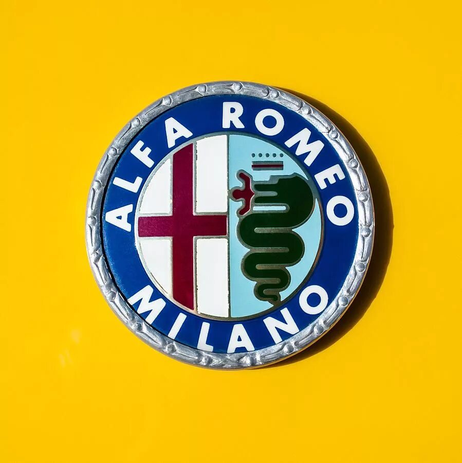Знак альфа ромео. Alfa Romeo Emblem. Alfa Romeo эмблема. Альфа Ромео лого. Альфа Ромео значок.