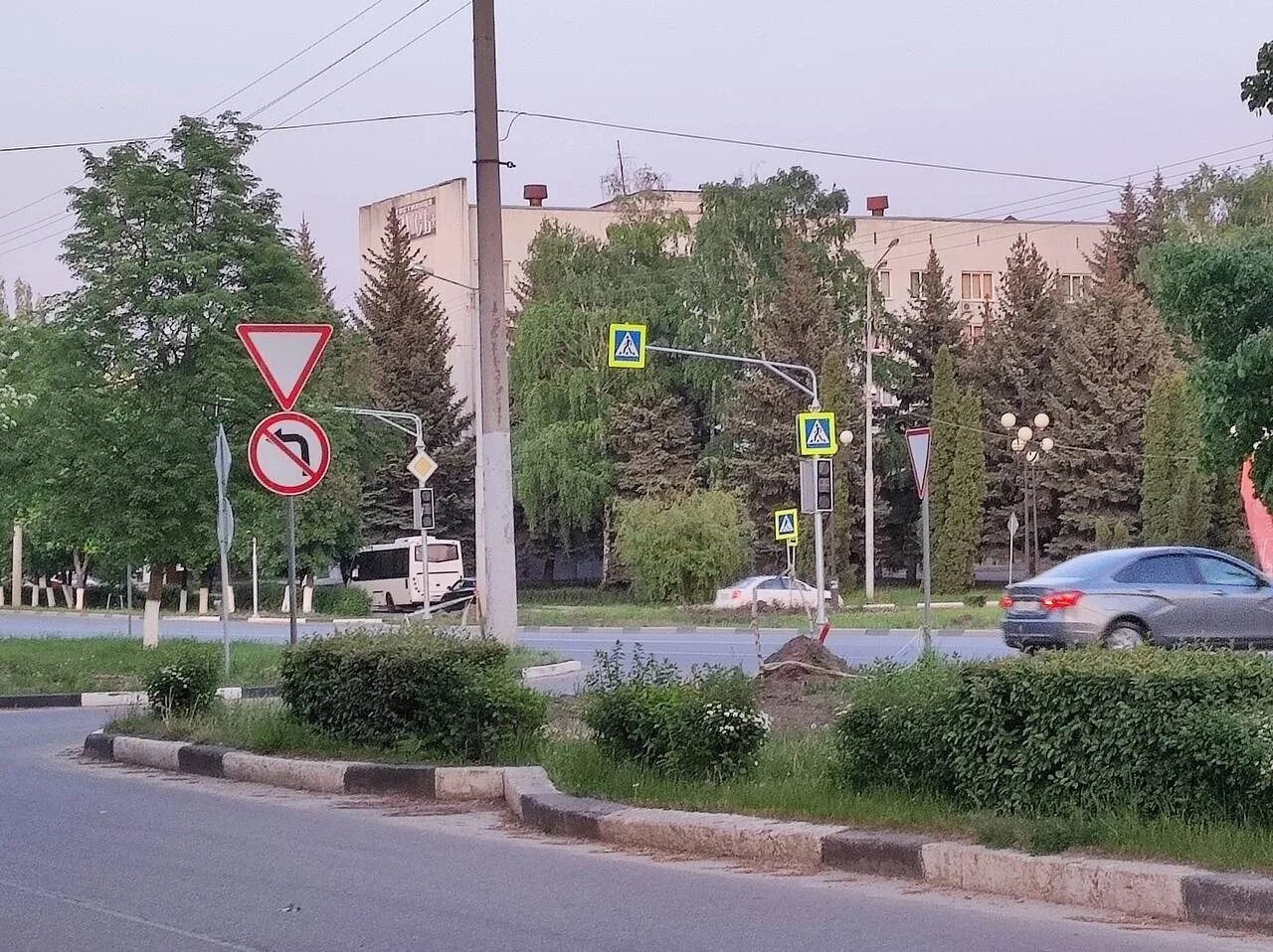 Проспект губкин старый оскол. Проспект губкина 1. проспект губкина 16 а. светофор на улице. бульвар дружбы народов старый оскол.